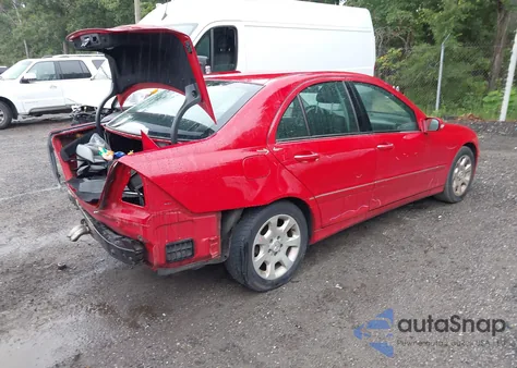 2006 Mercedes-Benz C 350 Luxury 4Matic z USA, uszkodzony, nr VIN WDBRF87H56F767752